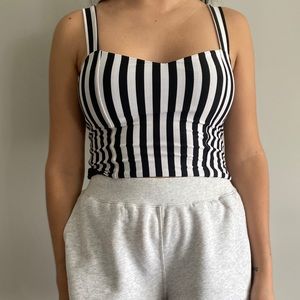 Crop will fit in a M or S size body. (Which is not my case because I’m M/L).